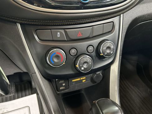 Used 2020 Chevrolet Trax LS image 16