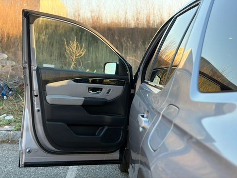 Used 2023 Honda Pilot EX-L image 11