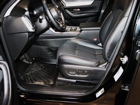 Used 2025 MAZDA CX-70 Plug-In Hybrid w/ Premium Pkg image 34