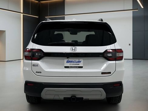 Used 2024 Honda Pilot TrailSport image 5