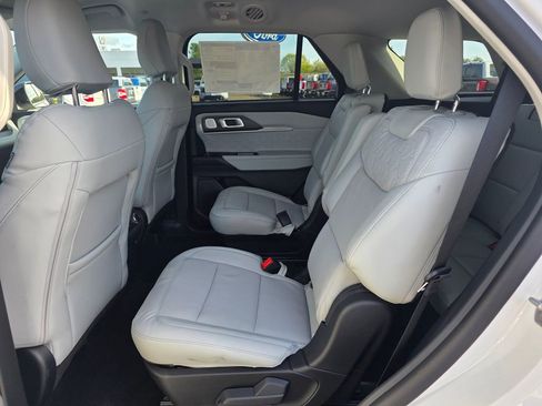 New 2026 Ford Explorer Platinum image 18