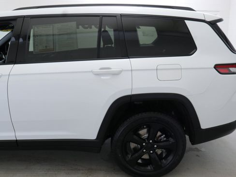 Used 2021 Jeep Grand Cherokee L Laredo image 5