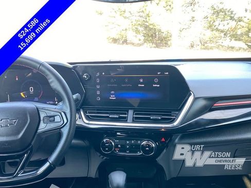 Certified 2025 Chevrolet Trax RS FWD image 21