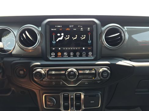 Used 2023 Jeep Gladiator Overland AWD/4WD image 24
