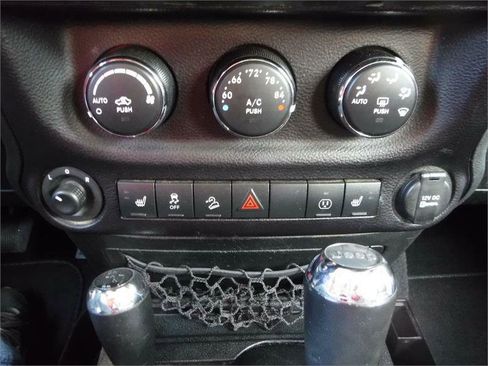 Used 2016 Jeep Wrangler Unlimited Rubicon w/ Connectivity Group image 10