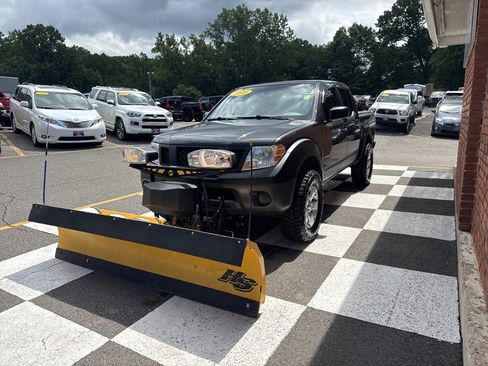 Used 2012 Nissan Frontier SV AWD/4WD image 5