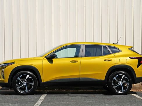 Used 2025 Chevrolet Trax RS w/ Driver Confidence Package FWD image 8