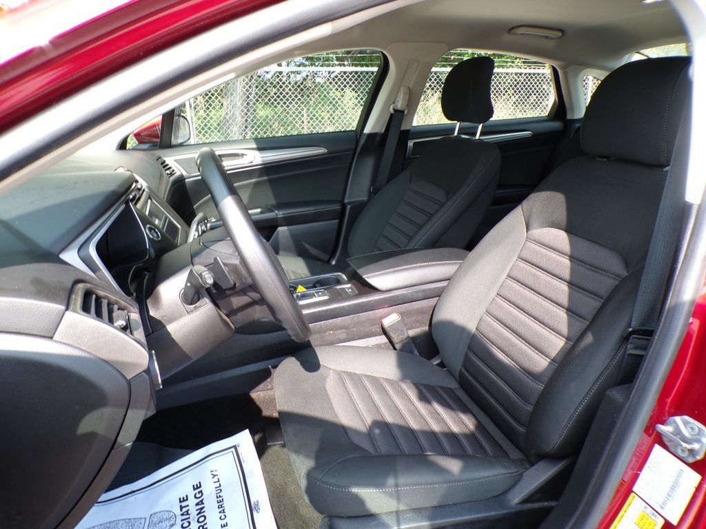 Used 2019 Ford Fusion SE FWD image 13