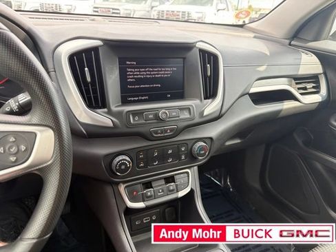 Used 2024 GMC Terrain SLE FWD image 29