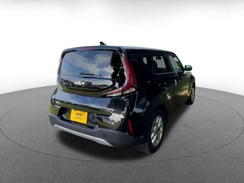 Used 2025 Kia Soul LX w/ LX Technology Package FWD image 12