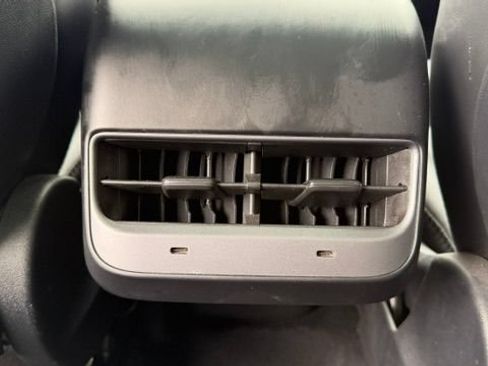 Used 2022 Tesla Model Y Long Range AWD/4WD image 19