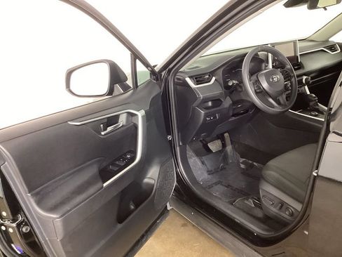Used 2024 Toyota RAV4 AWD Hybrid image 9
