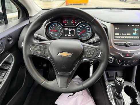 Used 2017 Chevrolet Cruze LT image 14
