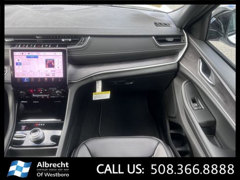 New 2025 Jeep Grand Cherokee Limited w/ Luxury Tech Group II image 16