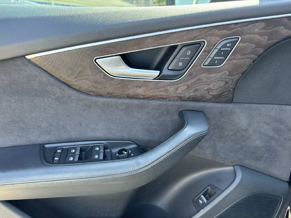 Used 2019 Audi Q8 Prestige AWD/4WD image 22