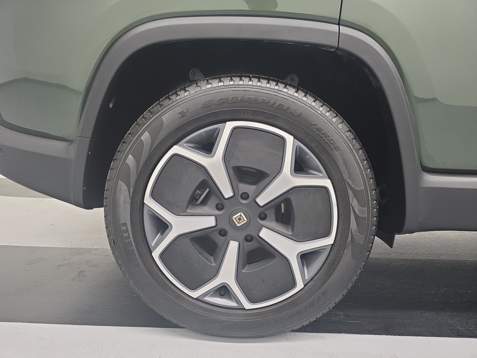 Used 2024 Rivian R1S Adventure Dual AWD/4WD image 12