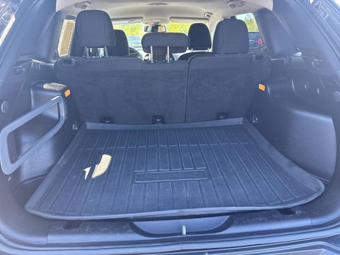Used 2015 Jeep Cherokee Latitude w/ Comfort/Convenience Group AWD/4WD image 8