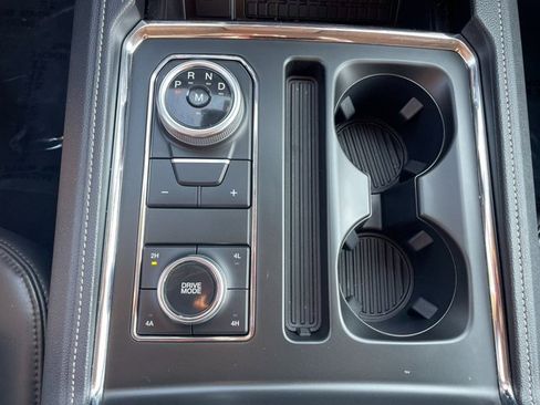 Certified 2024 Ford Expedition XLT image 27