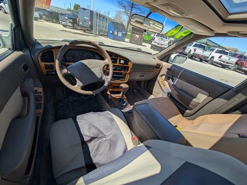 Used 1996 Toyota Camry LE FWD image 7