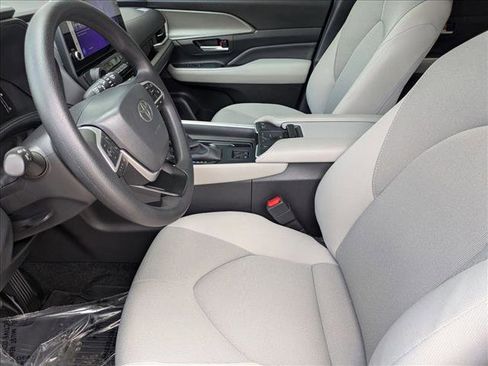 Used 2025 Toyota Grand Highlander AWD Hybrid image 16