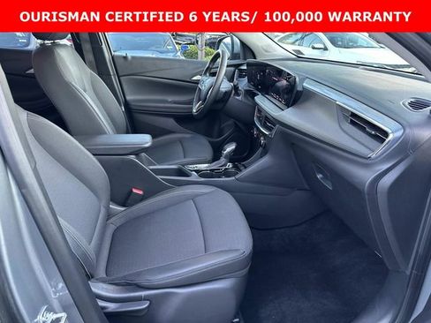 Certified 2025 Buick Encore GX Preferred FWD image 11