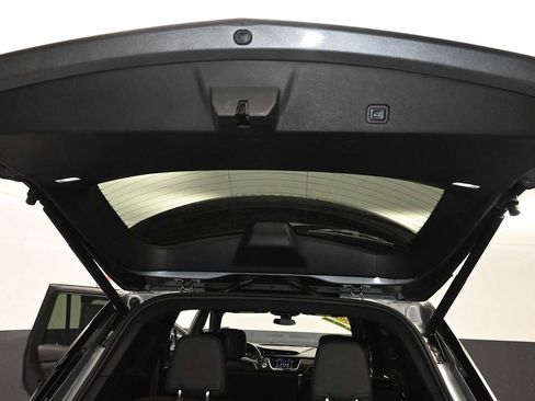 Used 2022 Cadillac XT6 Premium Luxury AWD/4WD image 11