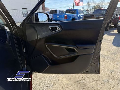 Used 2022 Kia Soul GT-Line image 13