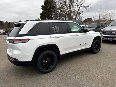 New 2026 Jeep Grand Cherokee Altitude image 2