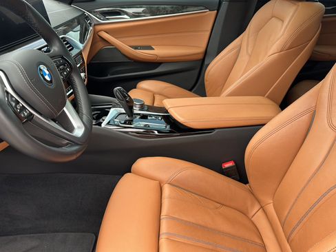 Certified 2023 BMW 530e xDrive w/ Premium Package AWD/4WD image 13