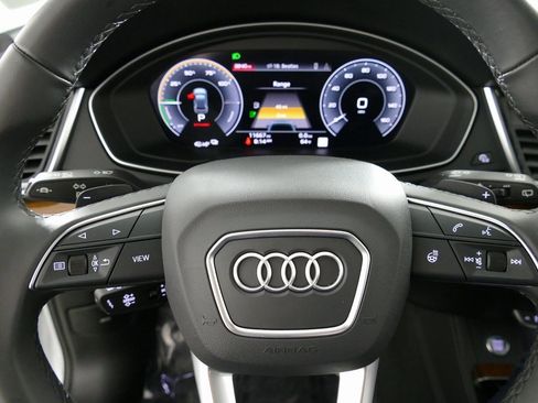 Used 2024 Audi Q5 e Prestige w/ Prestige Package image 18