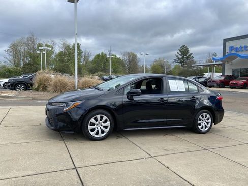 Used 2024 Toyota Corolla LE image 6