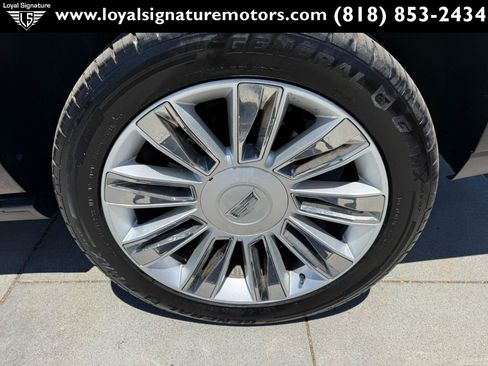 Used 2015 Cadillac Escalade ESV Platinum AWD/4WD image 16