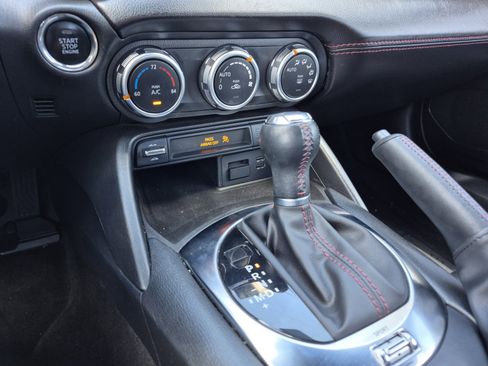 Used 2019 MAZDA MX-5 Miata RF Grand Touring image 17