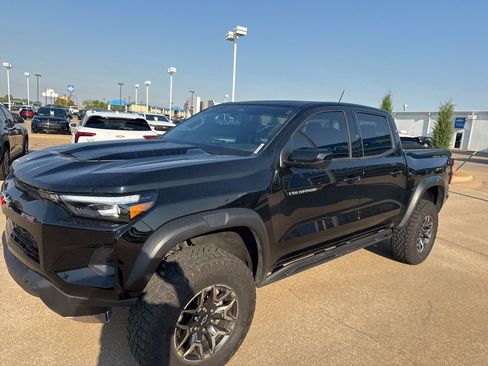 Certified 2024 Chevrolet Colorado ZR2 w/ Technology Package AWD/4WD image 3