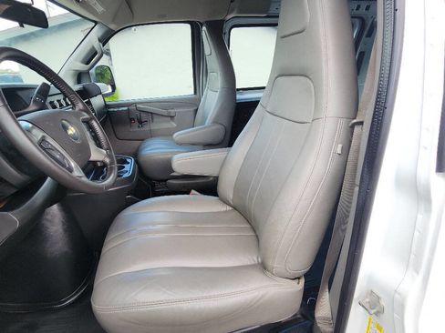 Used 2016 Chevrolet Express 2500 image 17