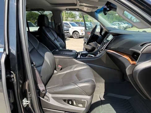 Used 2015 Cadillac Escalade Luxury AWD/4WD image 28