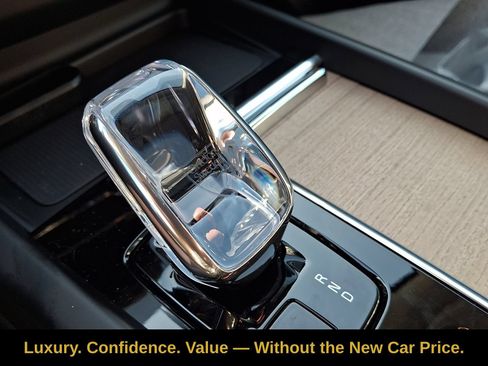 New 2026 Volvo XC60 B5 Plus w/ Protection Package Premier AWD/4WD image 12