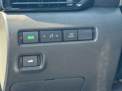 Used 2024 Nissan Sentra SV FWD image 6