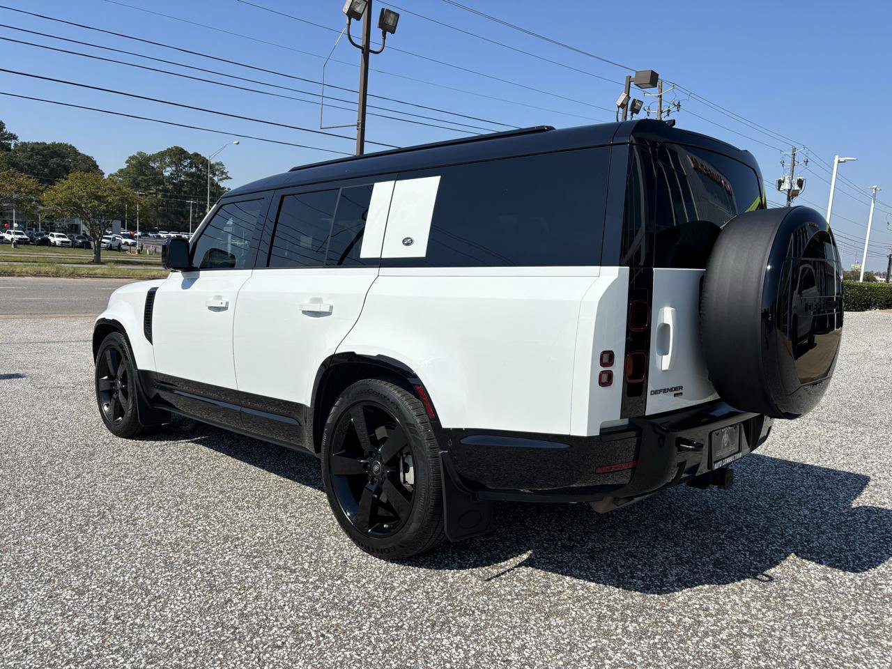 Used 2023 Land Rover Defender 130 X-Dynamic SE AWD/4WD image 8