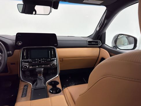 Used 2024 Lexus LX 600 4WD w/ Appearance Package image 32