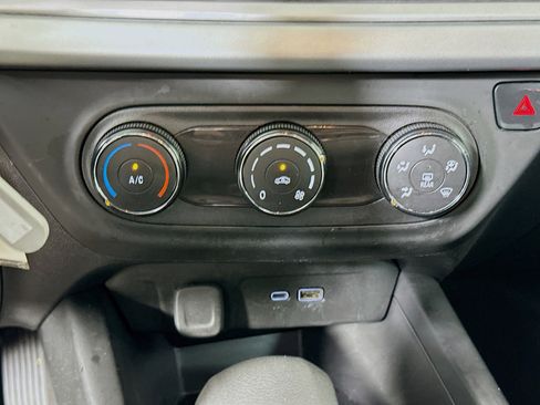 Used 2025 Chevrolet Trax LS FWD image 23