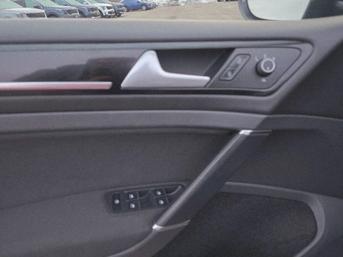 Used 2015 Volkswagen GTI SE image 24