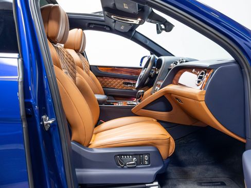 Used 2021 Bentley Bentayga w/ First Edition Specification AWD/4WD image 36