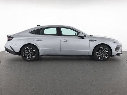 Used 2025 Hyundai Sonata SEL FWD image 2