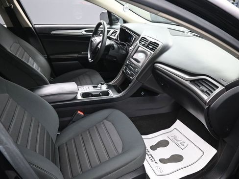 Used 2020 Ford Fusion SE FWD image 32