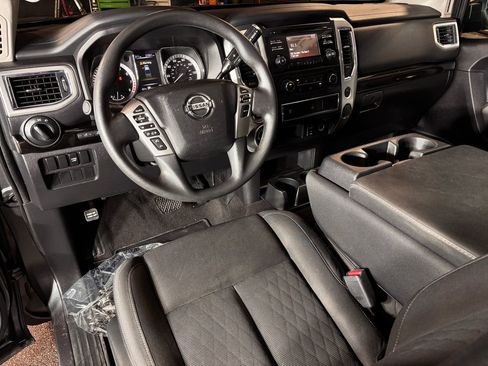 Used 2018 Nissan Titan SV AWD/4WD image 10