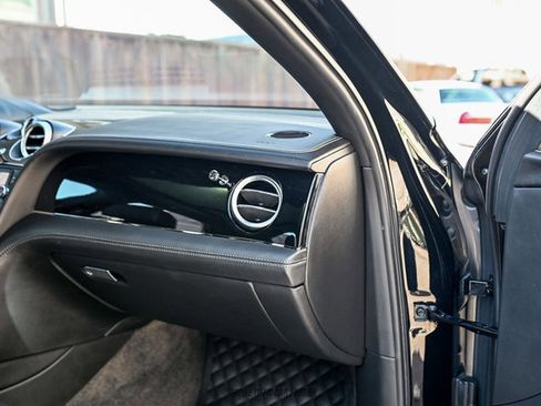 Used 2018 Bentley Bentayga image 62