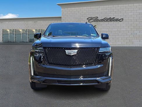 Used 2024 Cadillac Escalade ESV Sport Platinum w/ LPO, ONYX Package AWD/4WD image 2