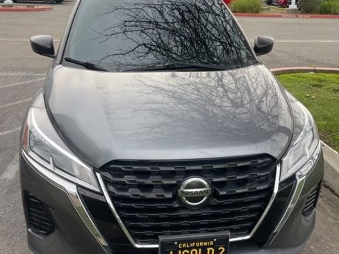 Used 2021 Nissan Kicks S image 1
