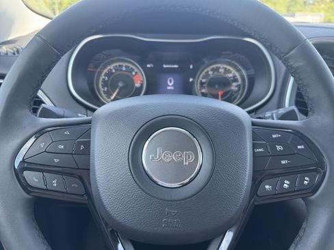 Used 2023 Jeep Cherokee Altitude Lux image 10